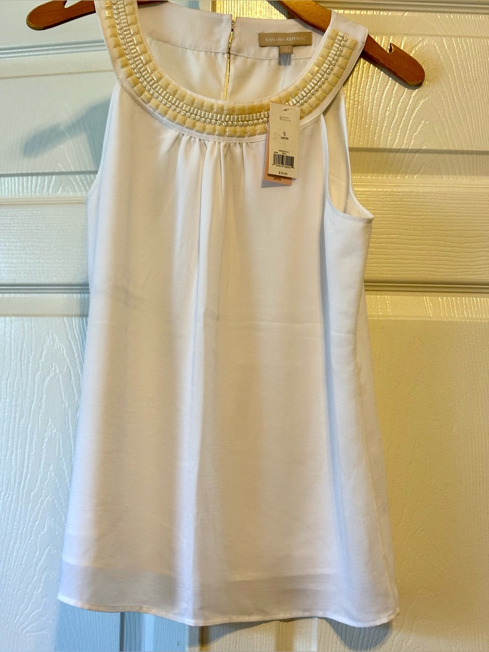 ✨New✨Banana Republic White Sleeveless Beaded Neck Top